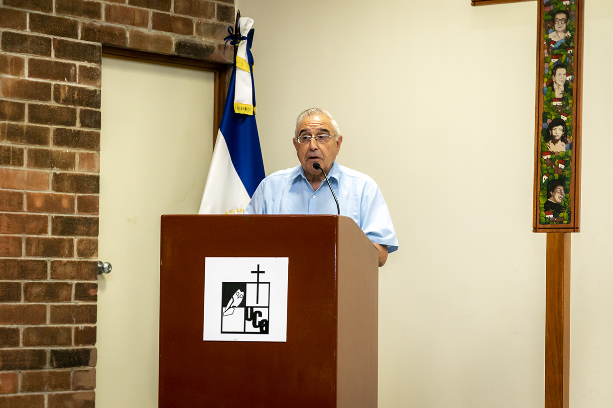 Padre Rafael de Sivatte, subdirector del Centro Monseñor Romero y jefe del Departamento de Teología de la UCA. 