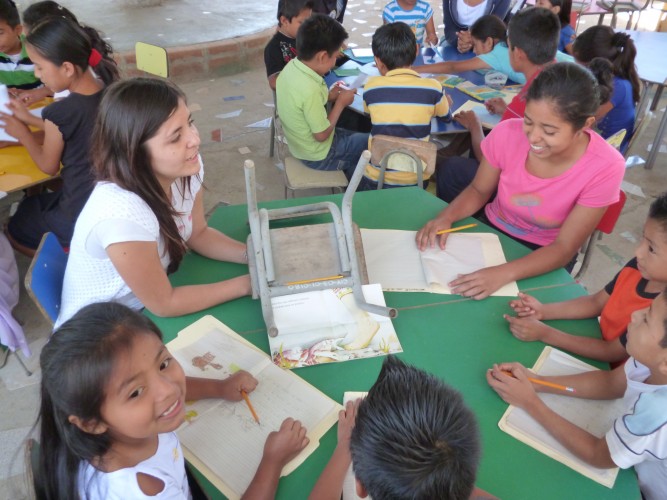 INTERVENCIÓN DE JÓVENES UNIVERSITARIOS EN APOYO A LAPREVENCIÓN DE LA INFANCIA EN RIESGO (3)